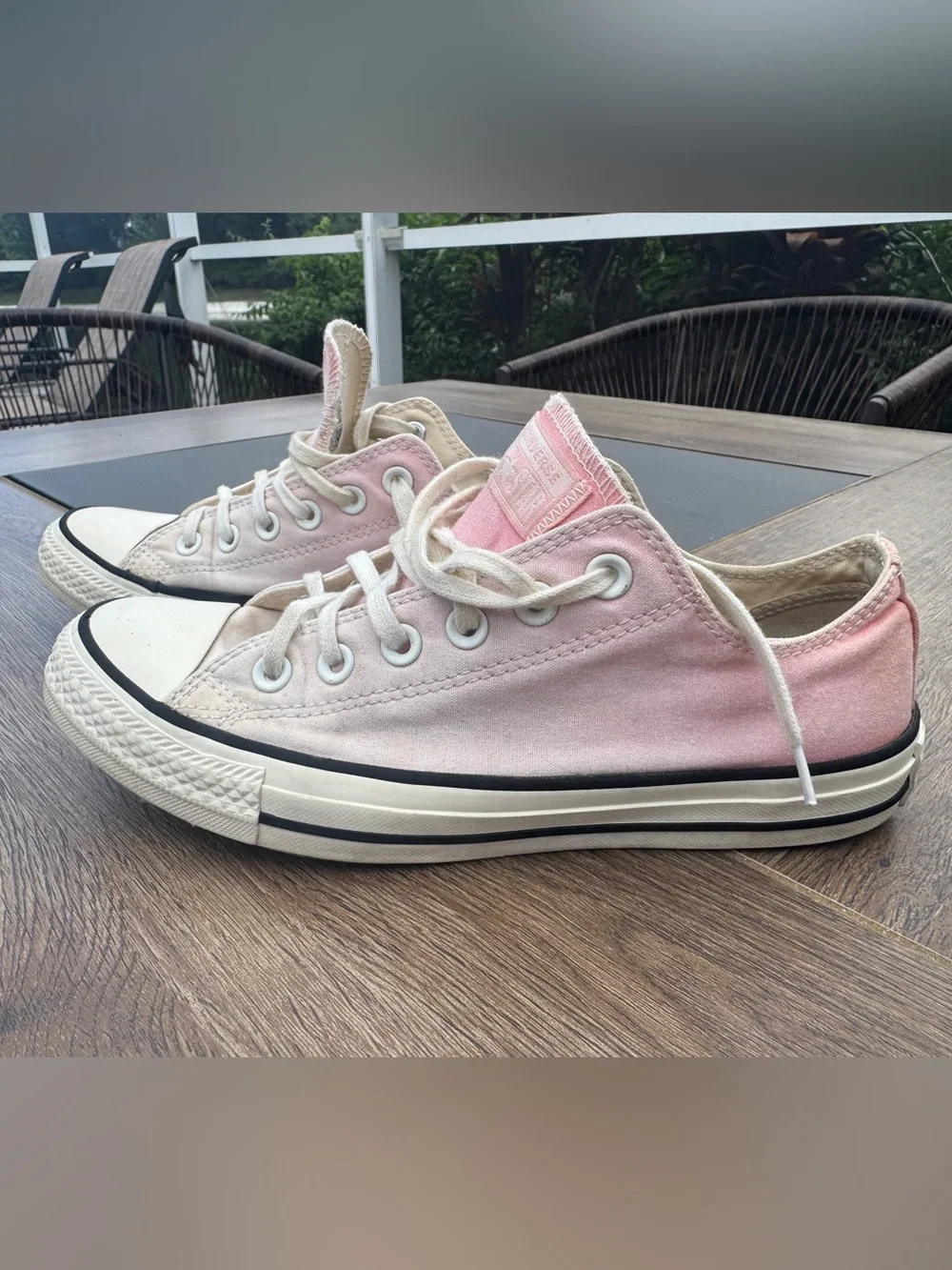 Converse Ombré Pastel Low Top Sneakers in Light Pink and White Size 8/39